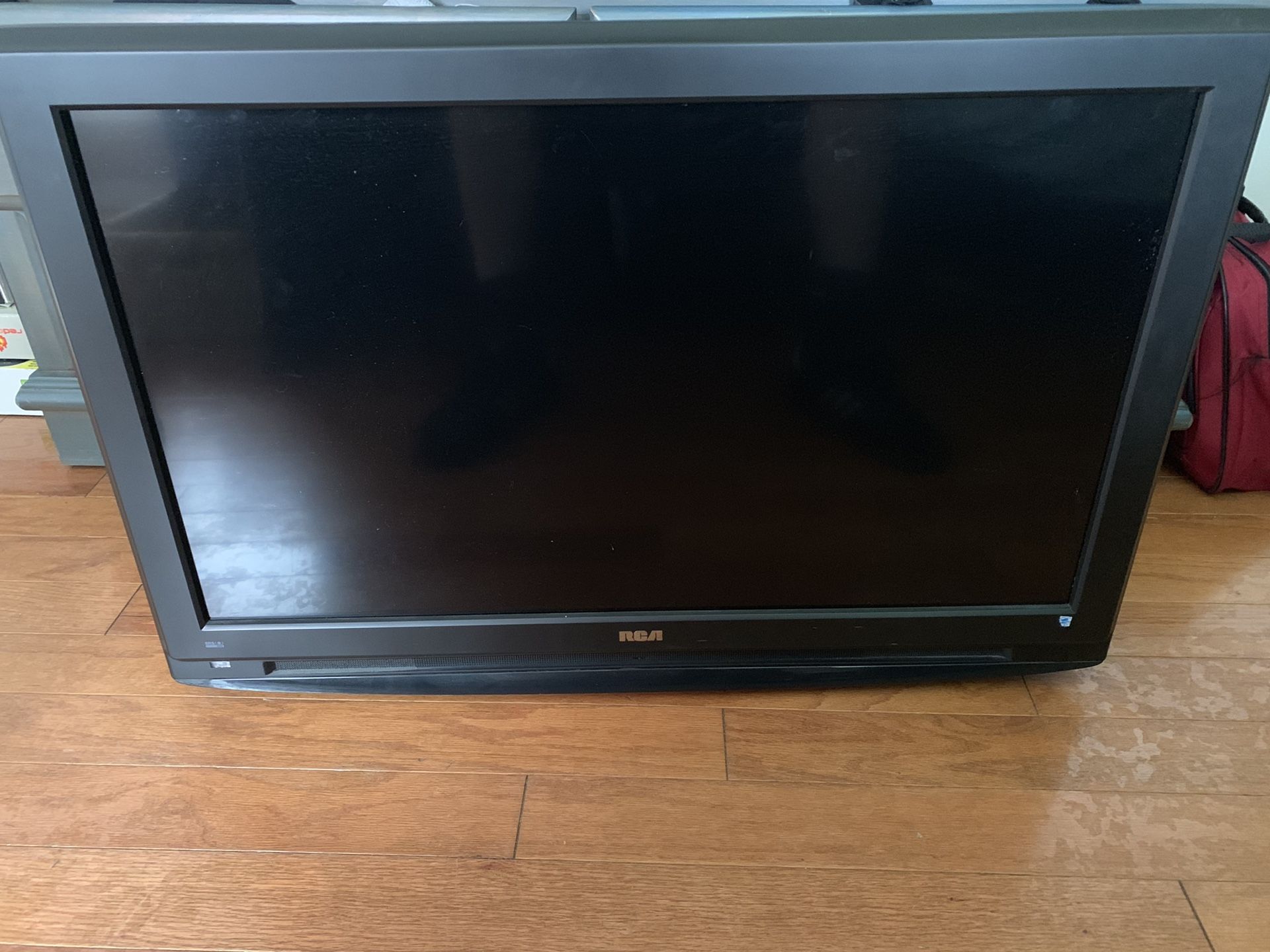 RCA TV 32” inch LCD for Sale in Orlando, FL OfferUp