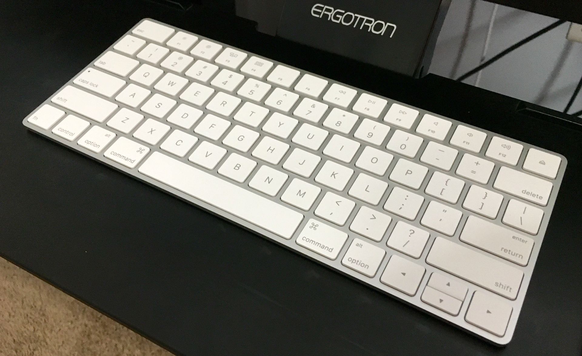 Apple 🍎 Magic Keyboard 2 - like new condition 💰 original $99
