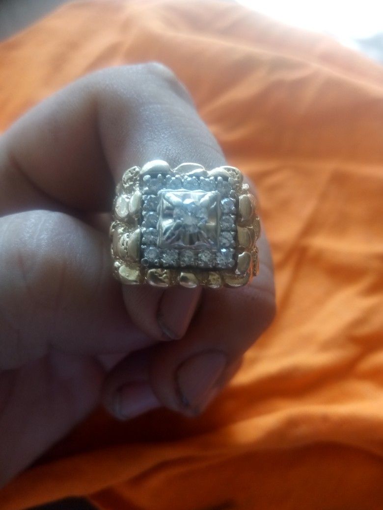 Anillo De Oro 14 Kilates Con Diamamantes 19 Gramos