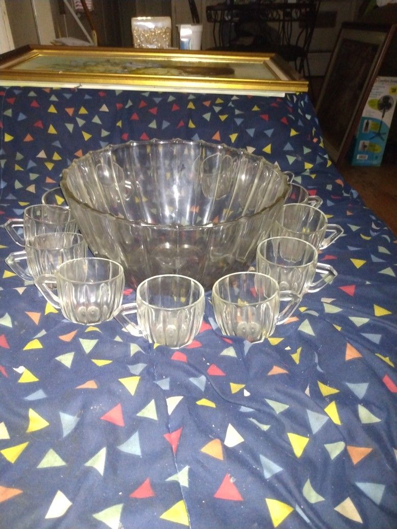 Vintage Punch Bowl W, 12 Cup Set. Good Condi,, No Dents Crystal Bowl And Cups