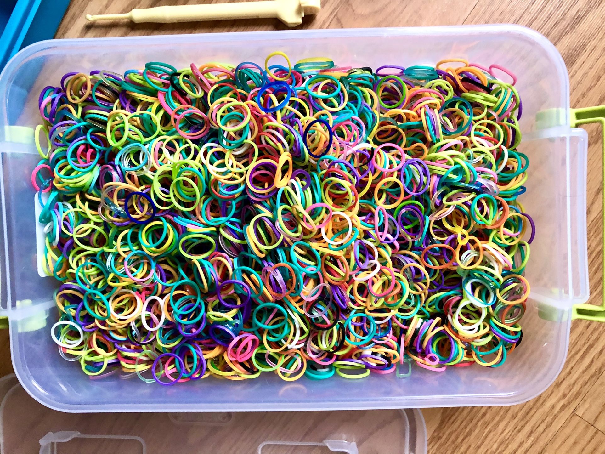 Rainbow loom And carrying case