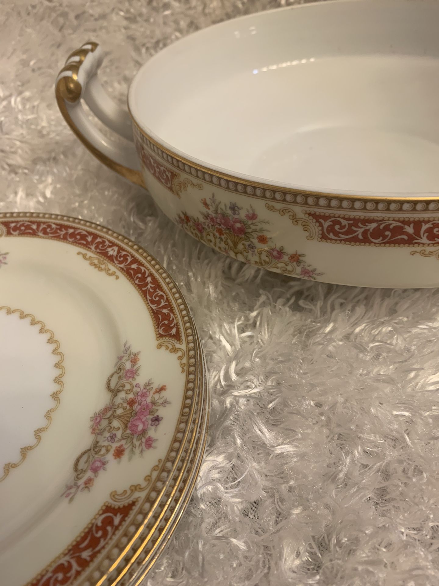 Noritake Serving Dish/Bowl and 4pc Saucers