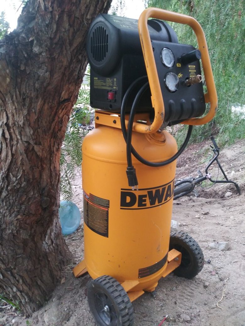 Brand New DEWALT D55168 225 PSI 15 Gallon 120-Volt Electric ,Wheeled, Portable Continuous Workshop Compressor