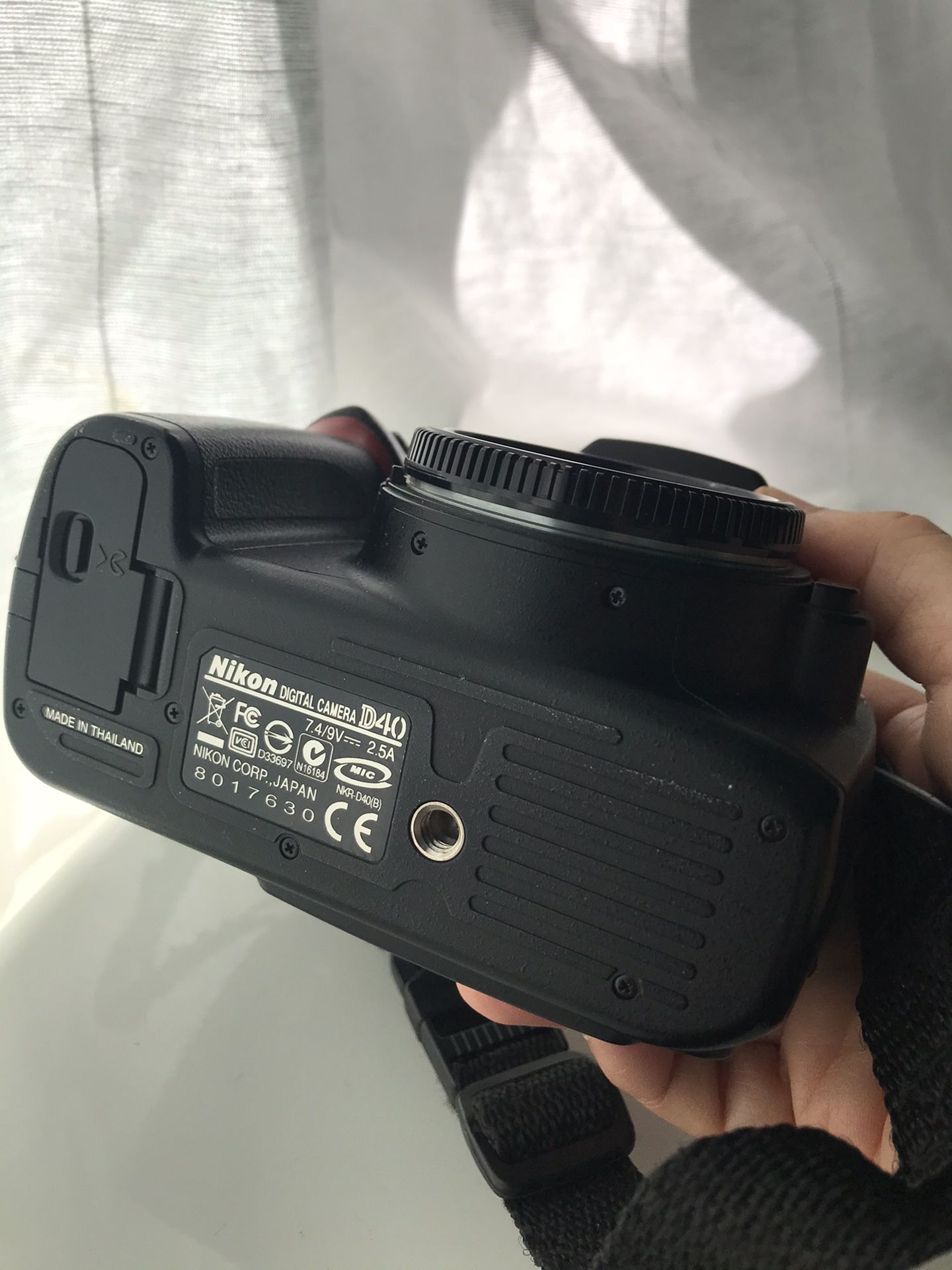 Nikon D40 6.1 MP Digital Camera DSLR Body only