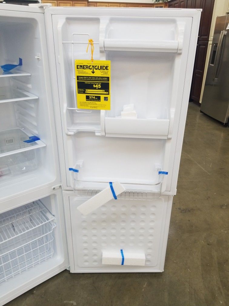 Magic Chef 10cuft Refrigerator