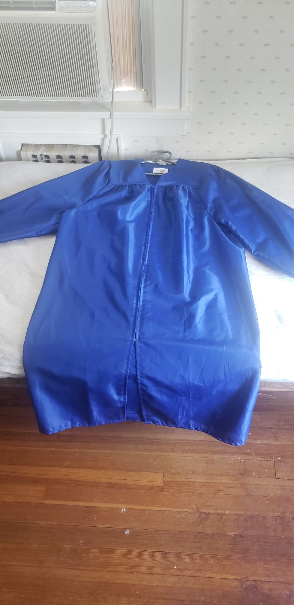 3 Graduation gown