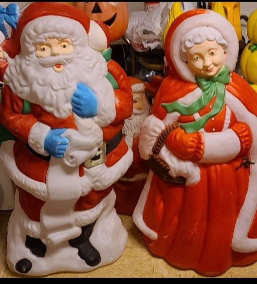 Blowmold, Santa & Mrs.