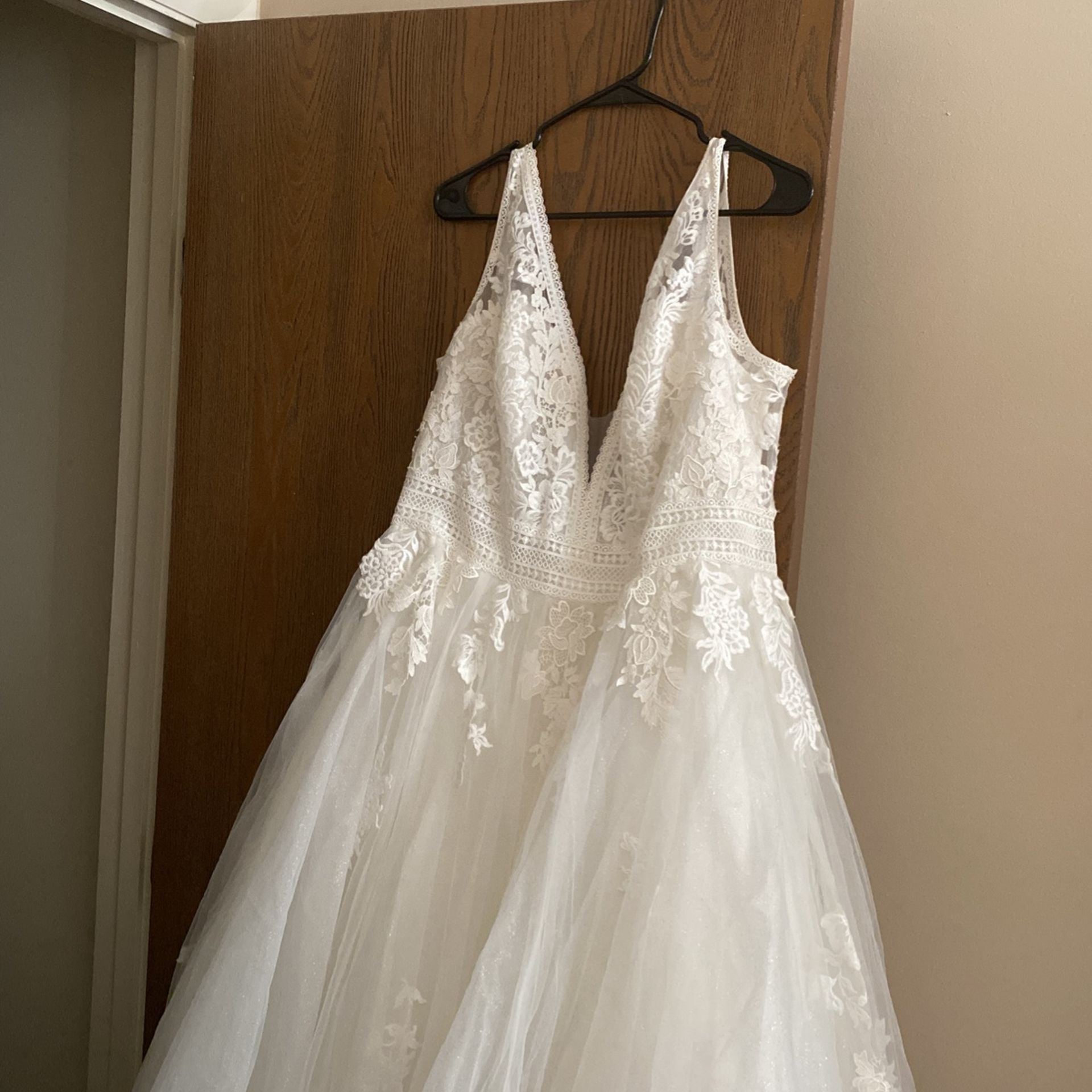 Size 18 Ivory Oleg Cassini Wedding Dress.