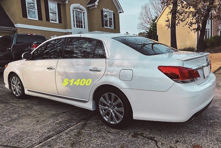 WELL MAINTAINED 2 0 1 1 Toiota Avaloñ!
