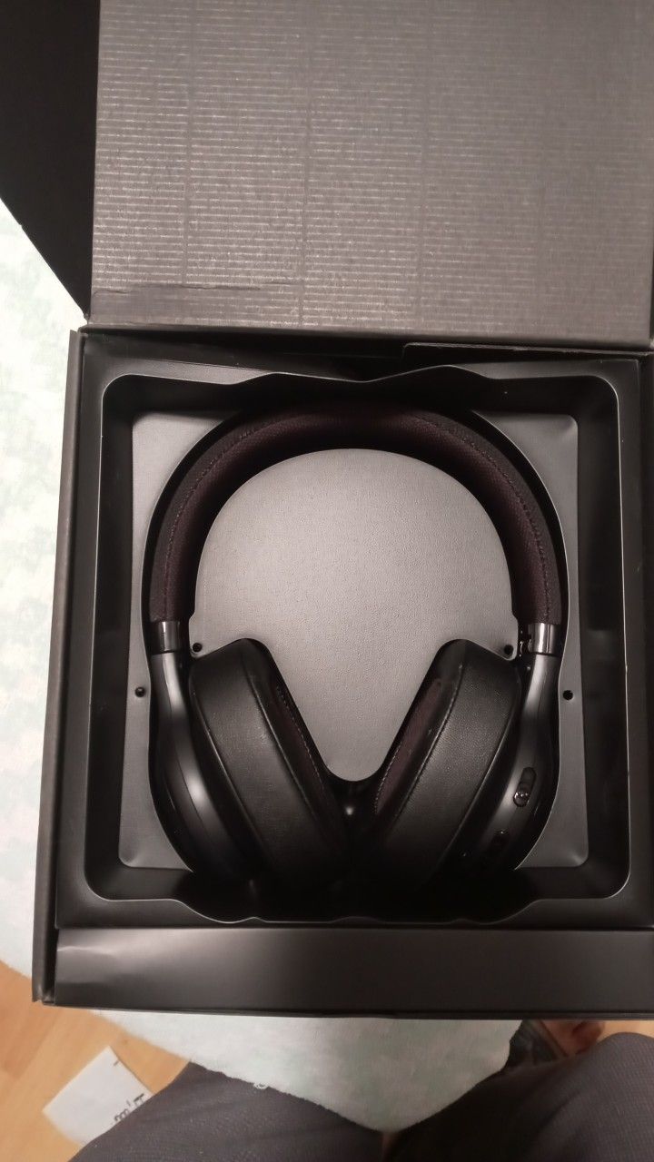 JBL Wireless Headphones E55BT