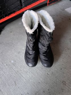 Woman’s Snow Boots Thumbnail