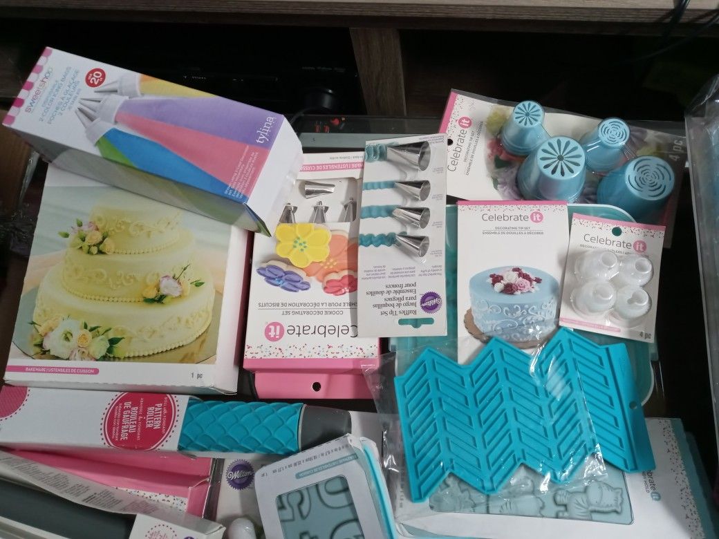 Herramiemta Para Reposteria Moldes De Silicon Para Fondant Duyas Y Muchas Cosas Mas. Los Precio Comienzan Desde $.50 Asta 25 Dlls