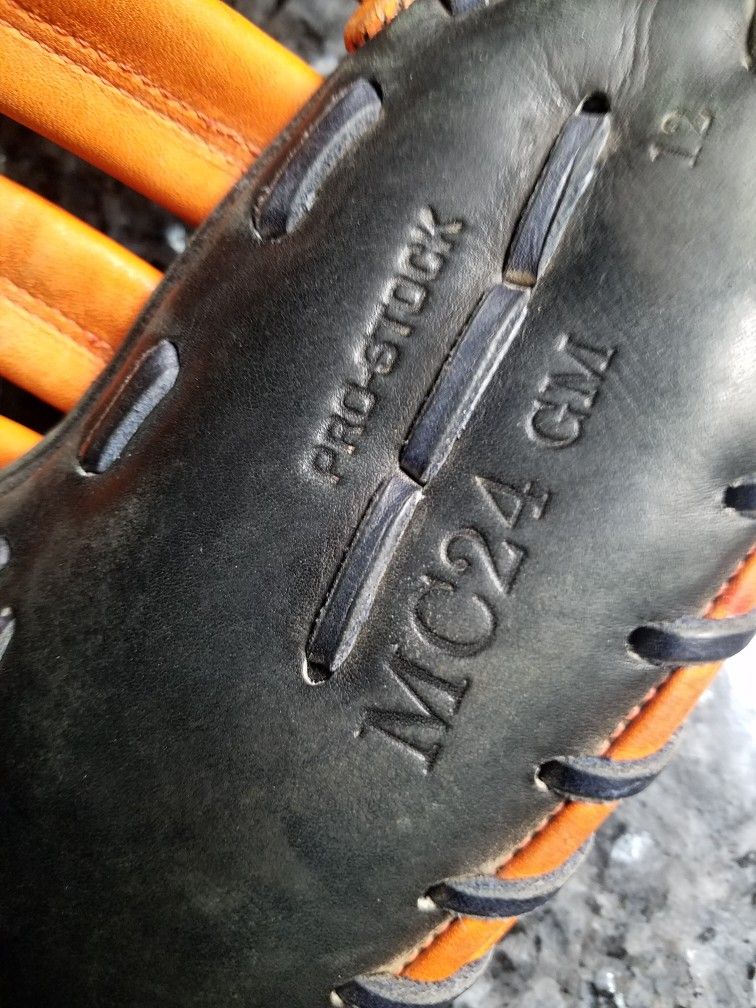 WILSON A2000 MC24 LHT 12 " 1B GLOVE