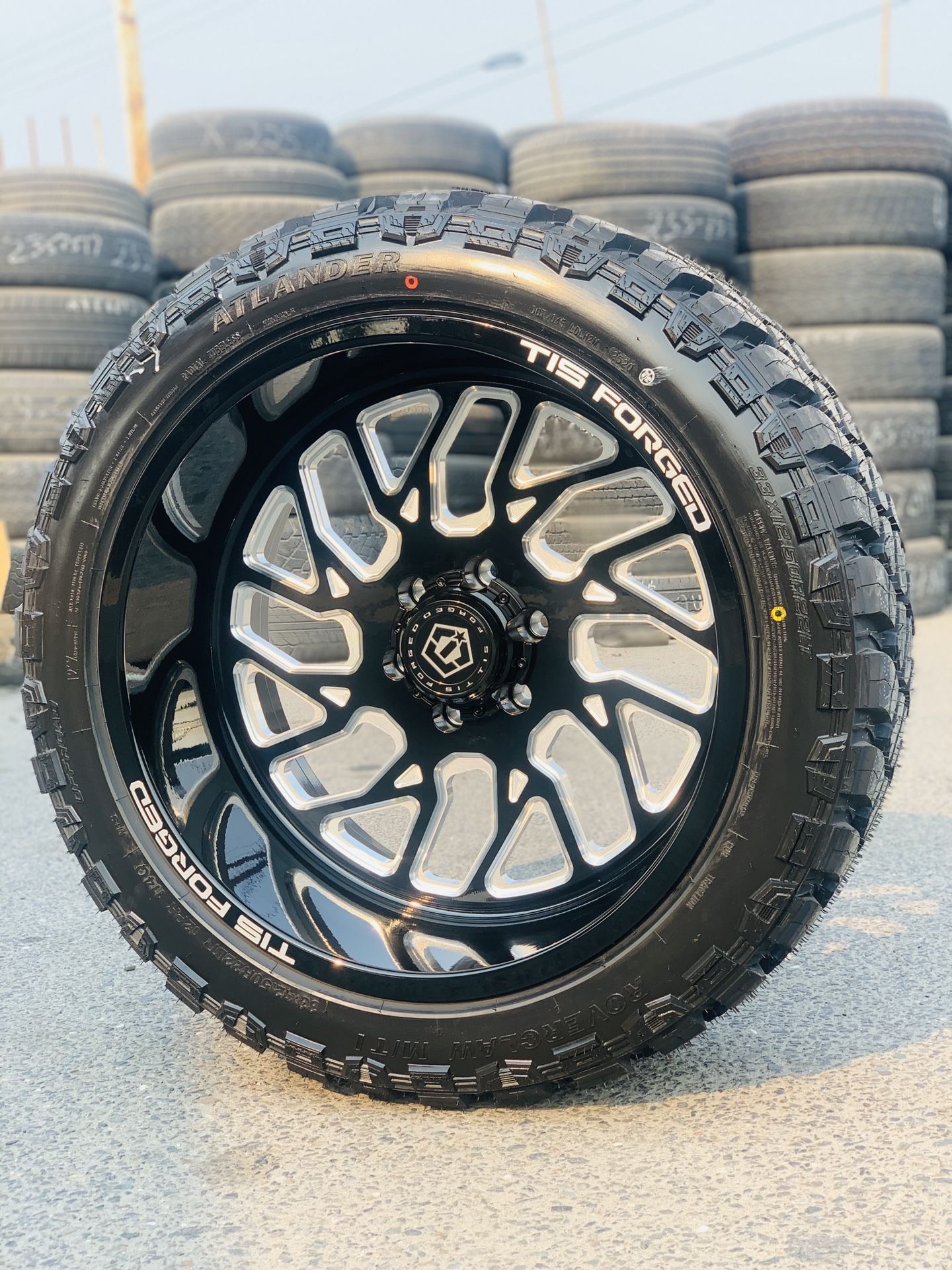 22x12 TIS rims and mud tires 33125022 6 lug Chevy gmc Nissan