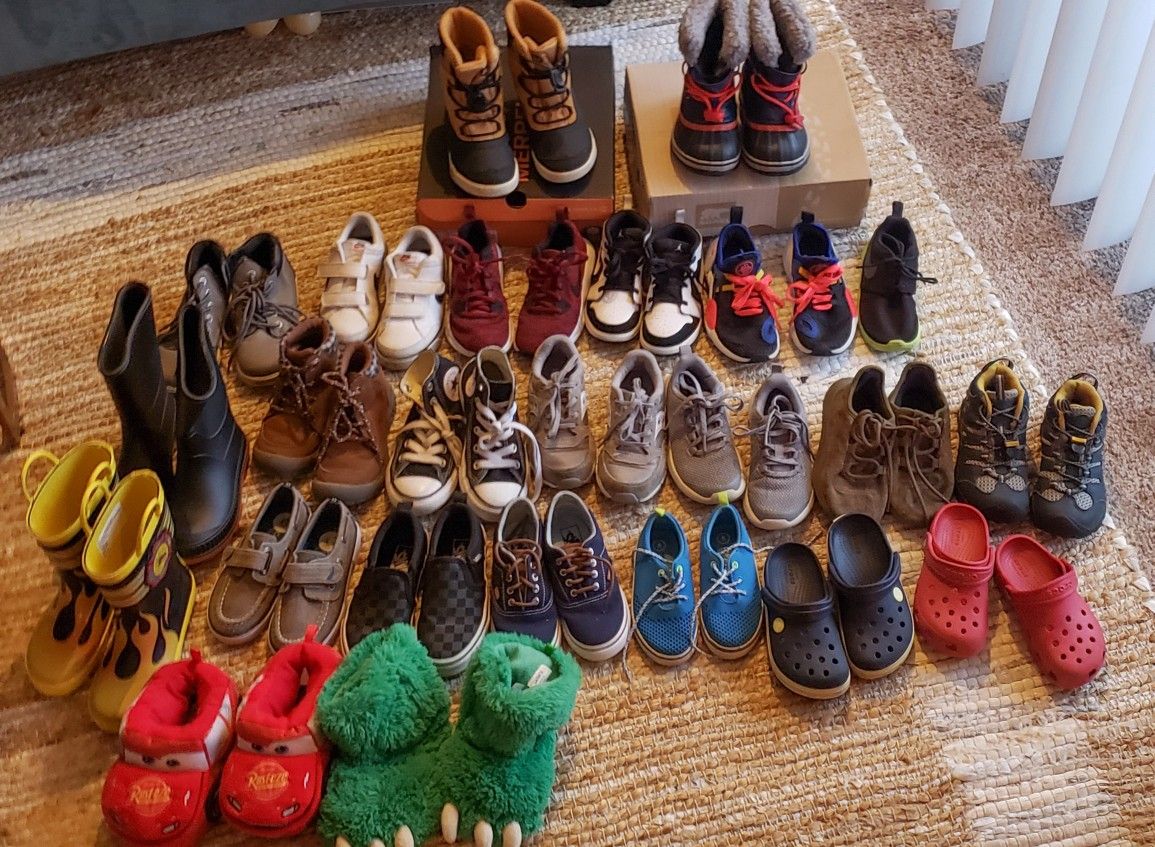 Boys shoes