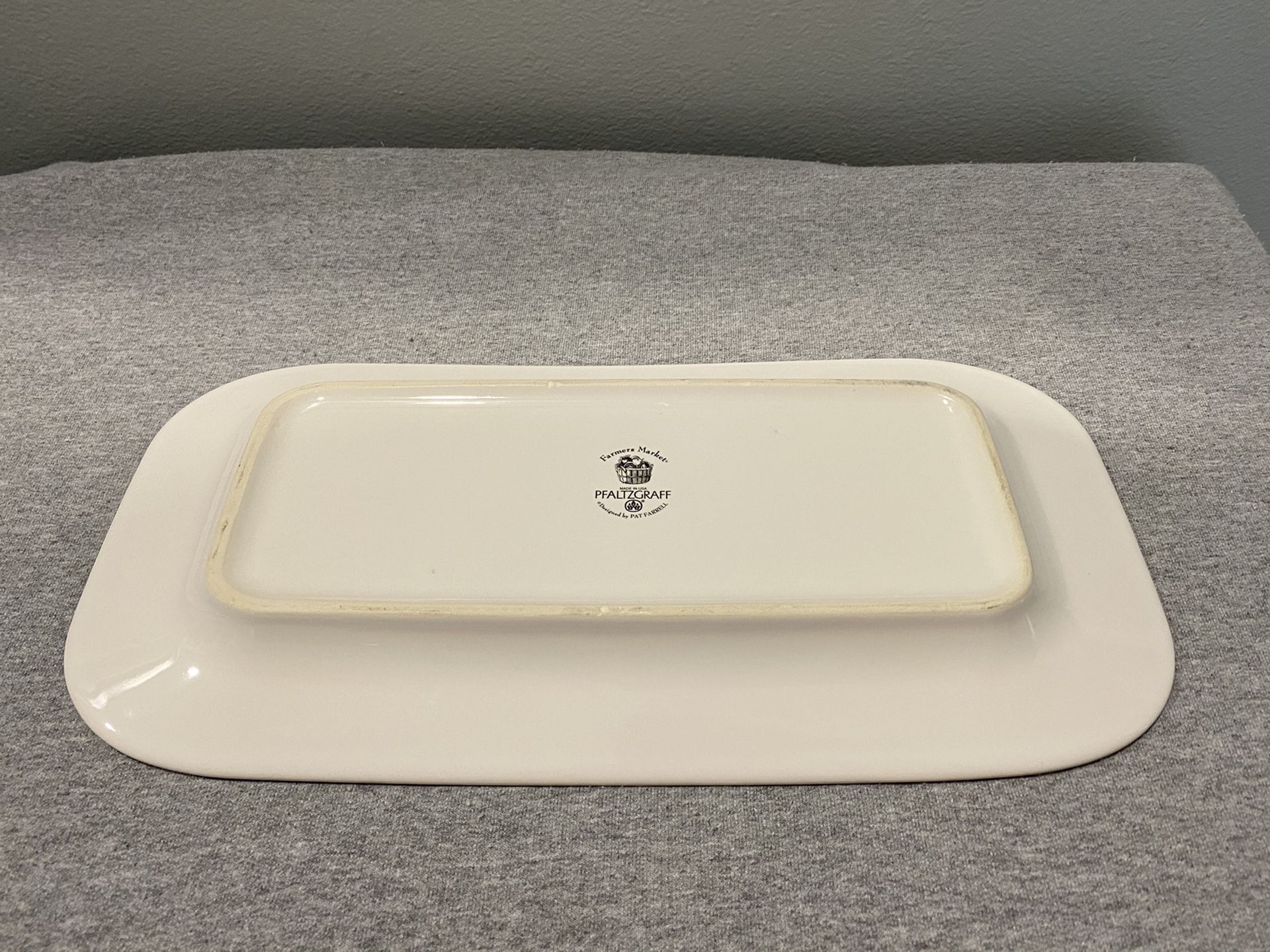 Pfaltzgraff Wreath Christmas bread plate