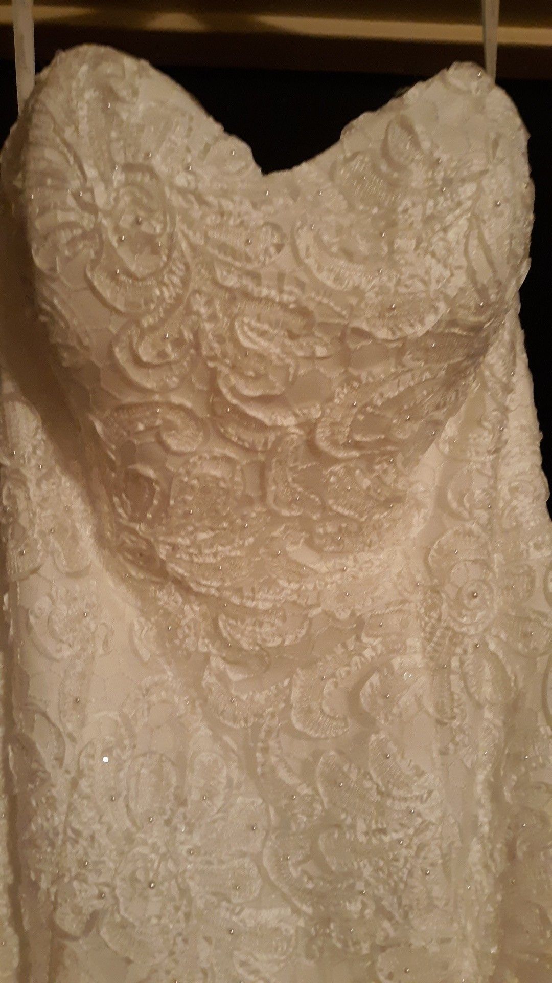 Size 8p wedding dress nwt never been worn