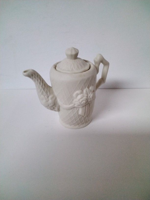 Very Cute Little Tea Pot .