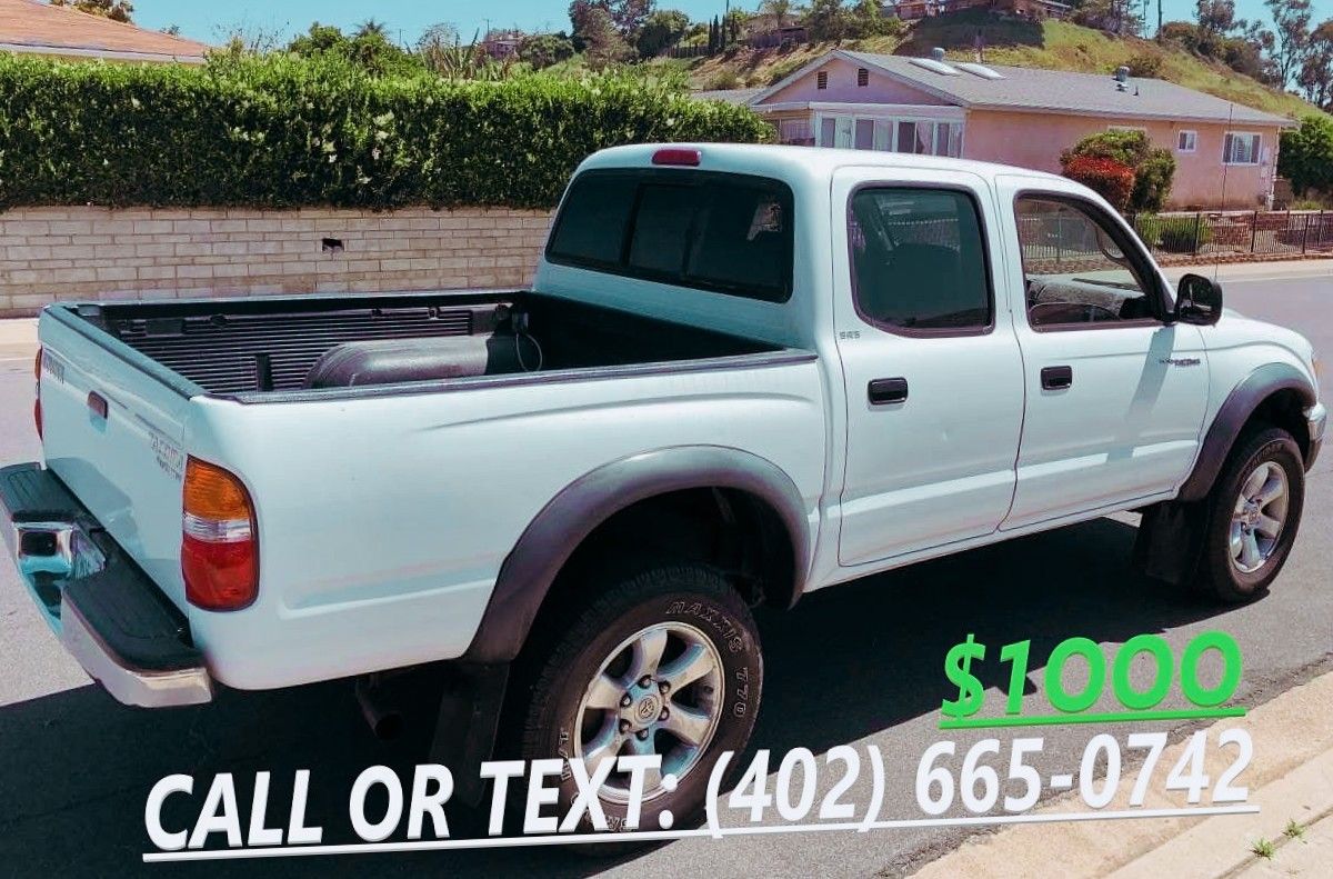 TOYOTA TACOMA WHITE PAINT