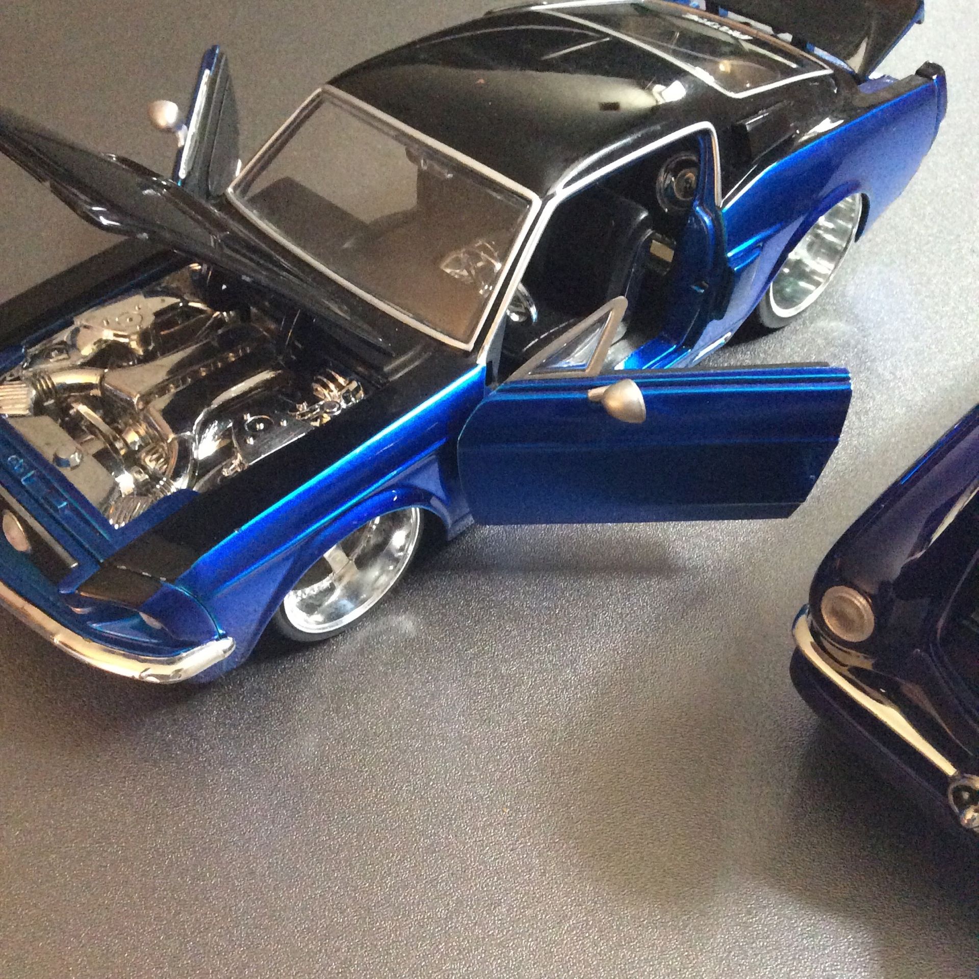 1:24 DIE-CAST Cars - Shelby GT 500KR BIG TIME MUSCLE & Custom Hawk Lloyd Studabaker