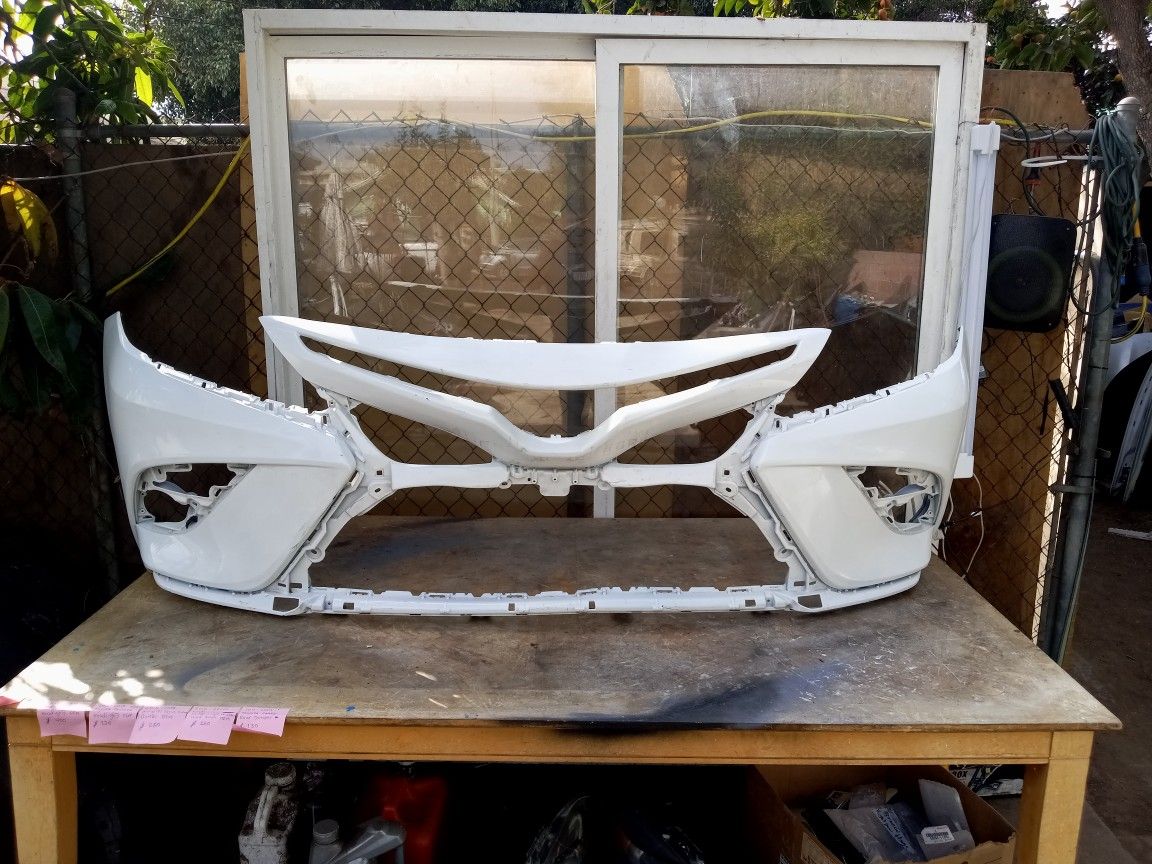 2018-2020 Toyota Camry Front Bumper OEM
