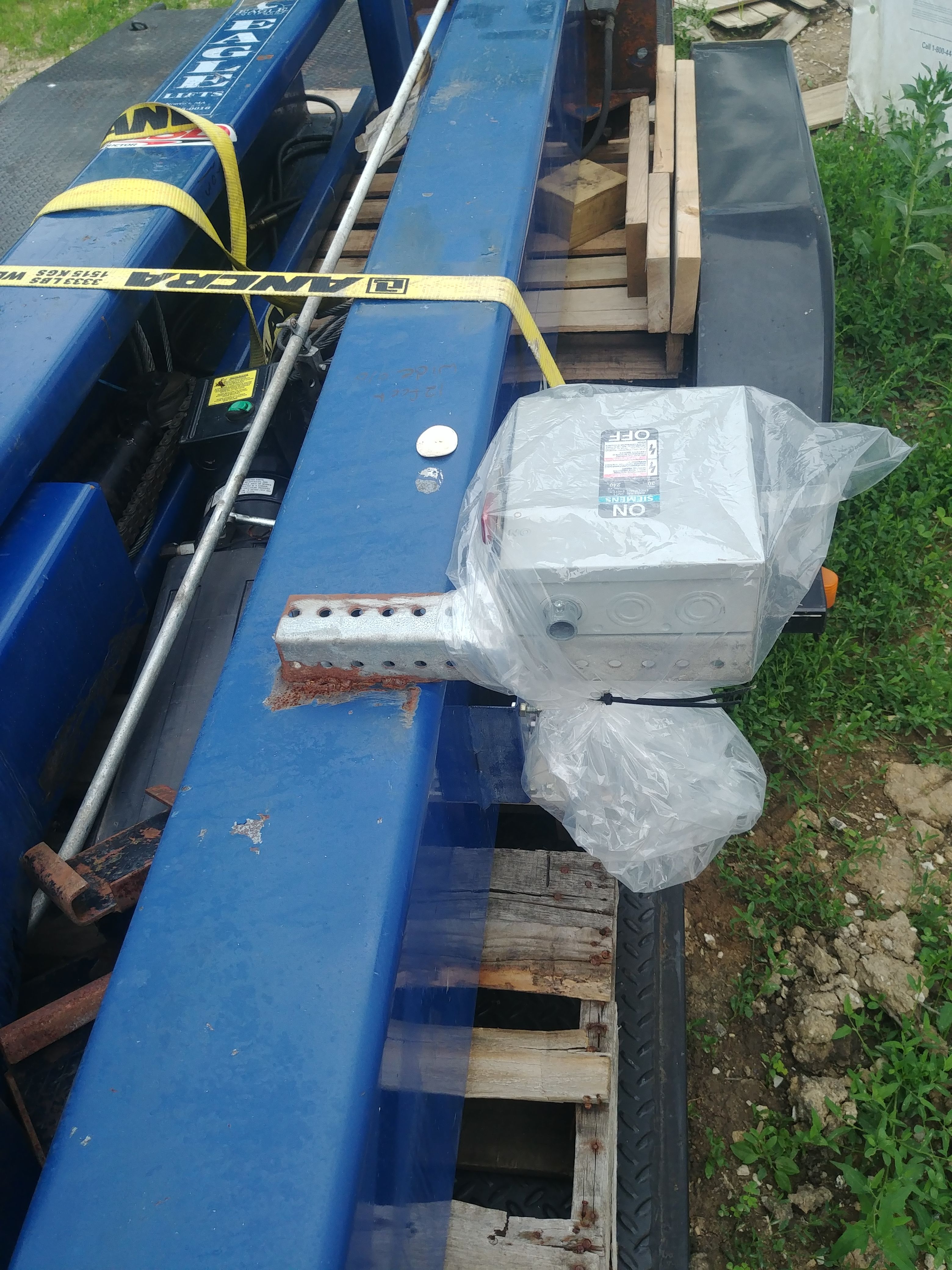 Eagle 2 post 9000 lbs car or truck life works great.used clean and loaded on car trailer now