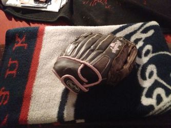 Rangler Baseball Glove For Women Thumbnail