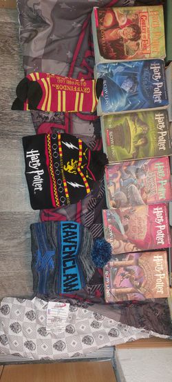 Harry Potter, Big collection, books, figurines, blanket, mantle Thumbnail