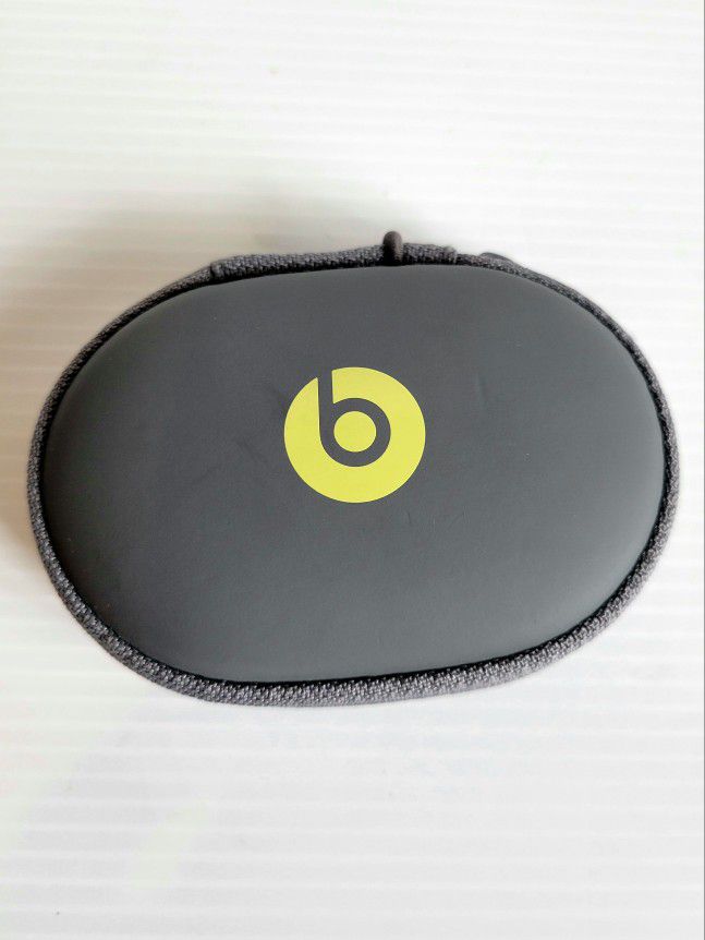 Beats by Dr. Dre Powerbeats 2 Ear-Hook Wireless Headphones - READ!!!!