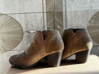 Fur-lined Booties Thumbnail