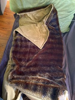Soft synthetic brown fur blanket Thumbnail
