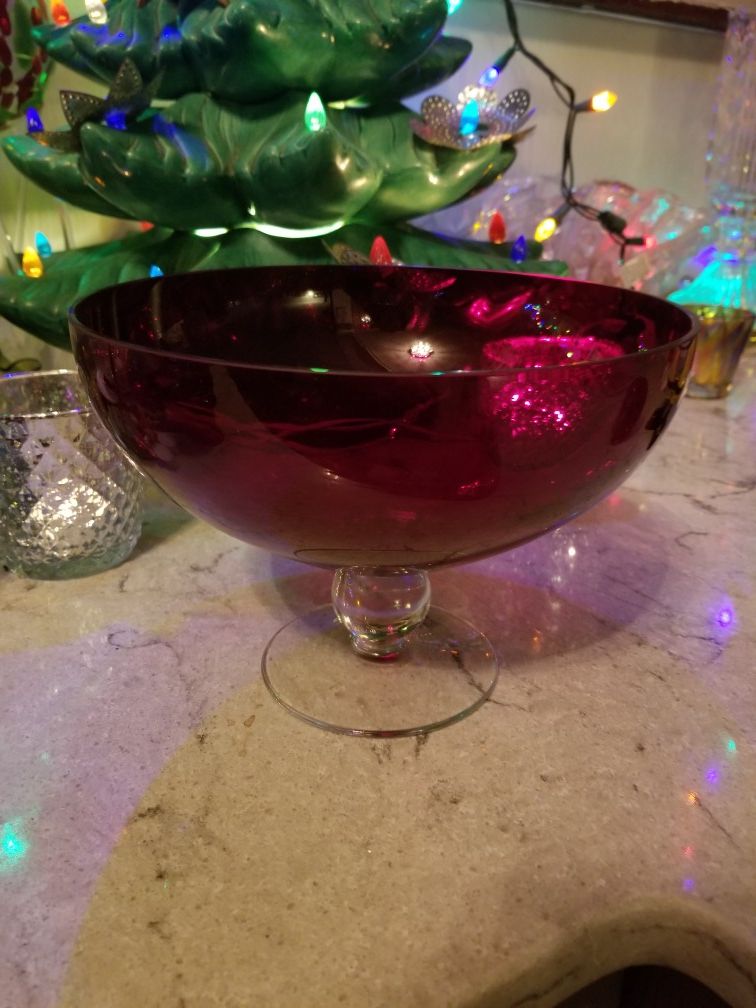 Crimson footed bowl