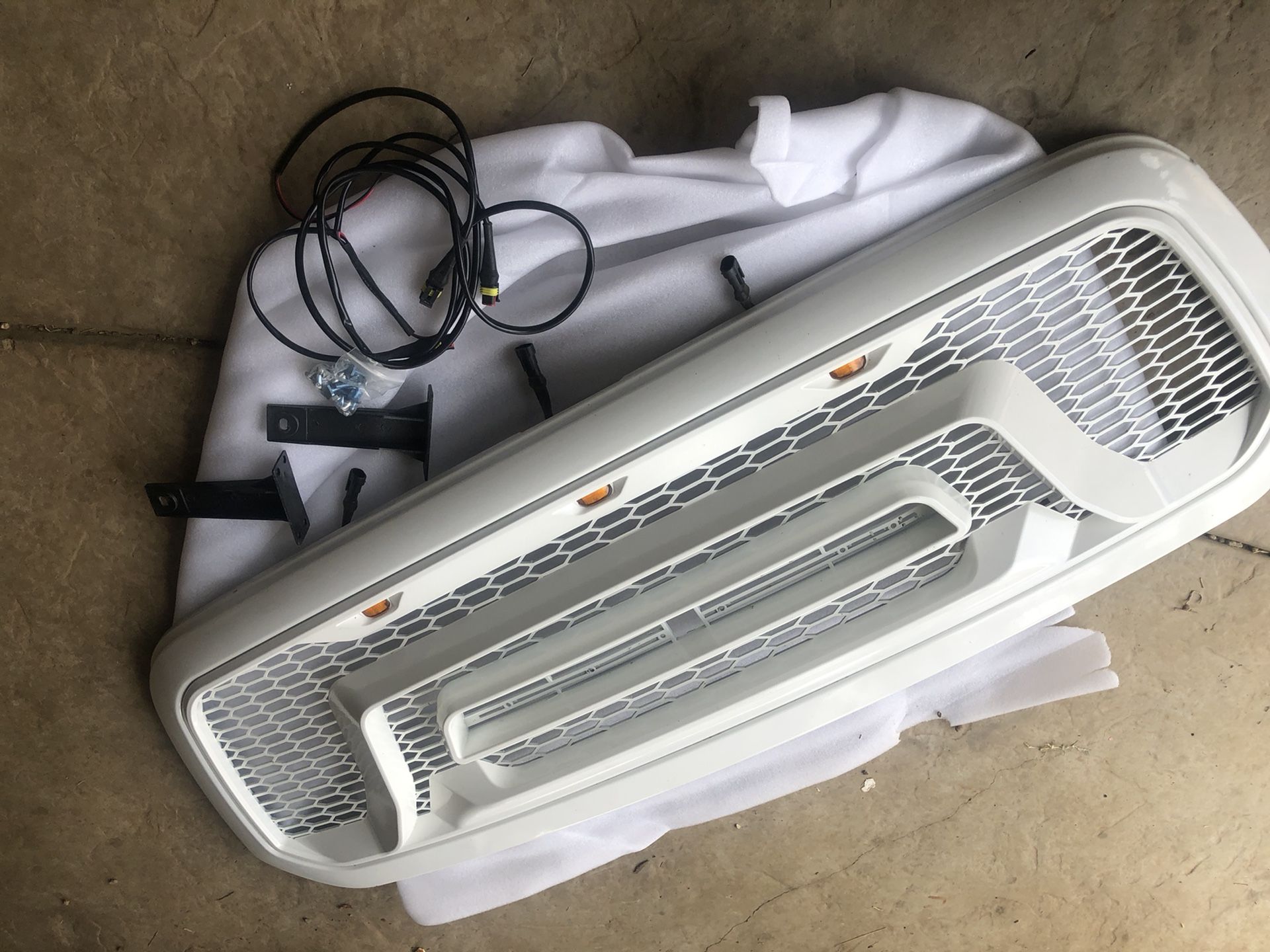 Grill Style Raptor Light Bar