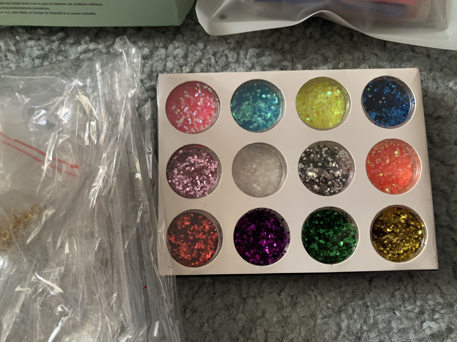 Resin Art Kit Silicon Mold Kit Glow Powder UV and Glitter for Resin Art