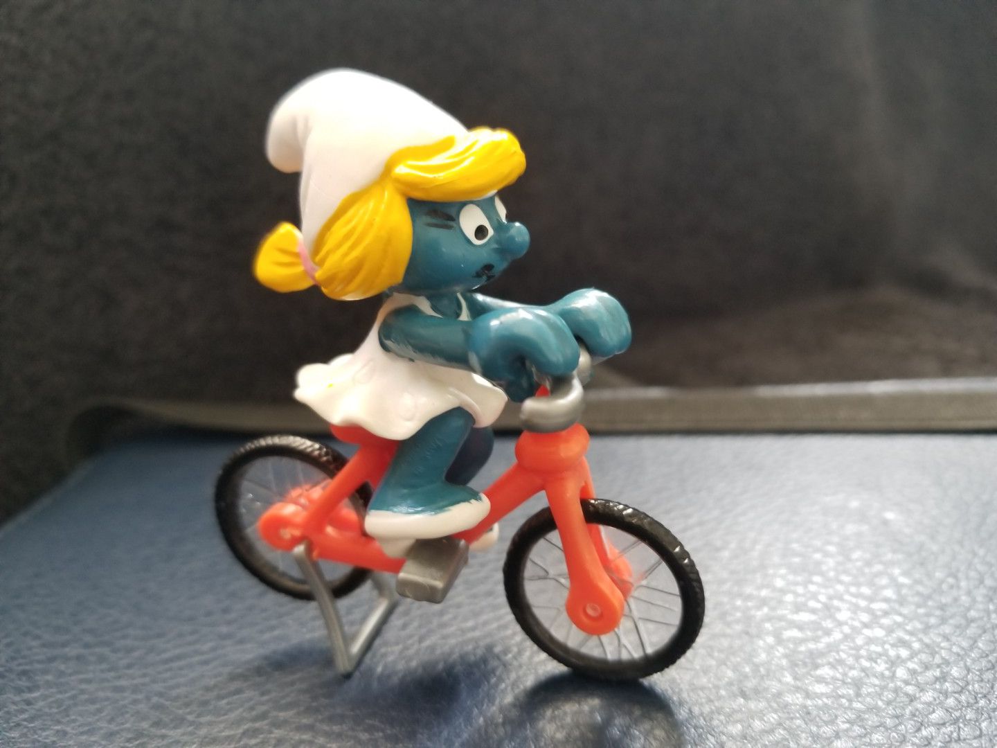 Vintage Smurf Bicycle 1981 Toy Figurine Smurfs 40501 Cyclist 