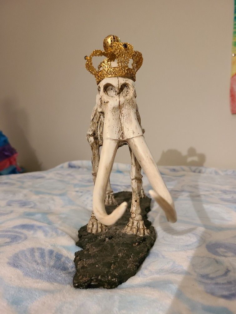 Mammoth Skeleton Statue Decor