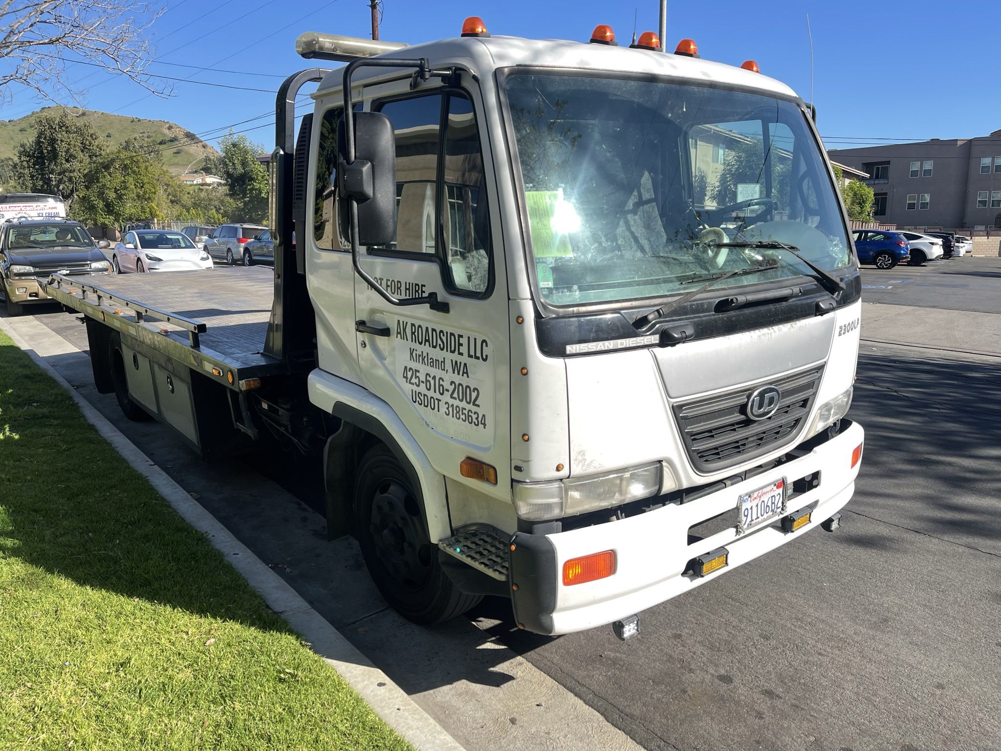 2007 UD 2300 Tow Truck Flatbed