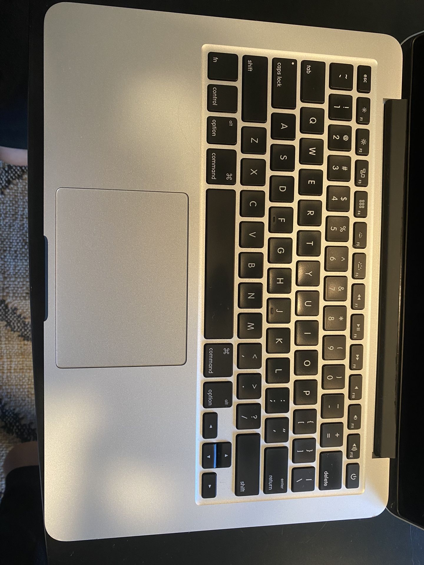 Macbook Pro (Retina 13, 13-inch, Early 2015)