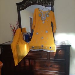 Pakistani Dress Yellow For Henna Mehndi Of Size Medium And A Small Assist Small And Medium Thumbnail