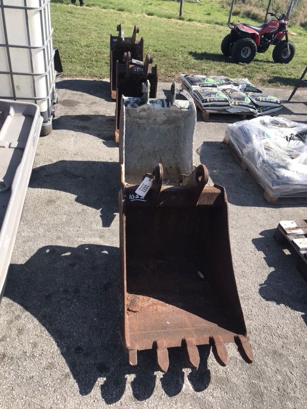 Excavator tooth bucket dig