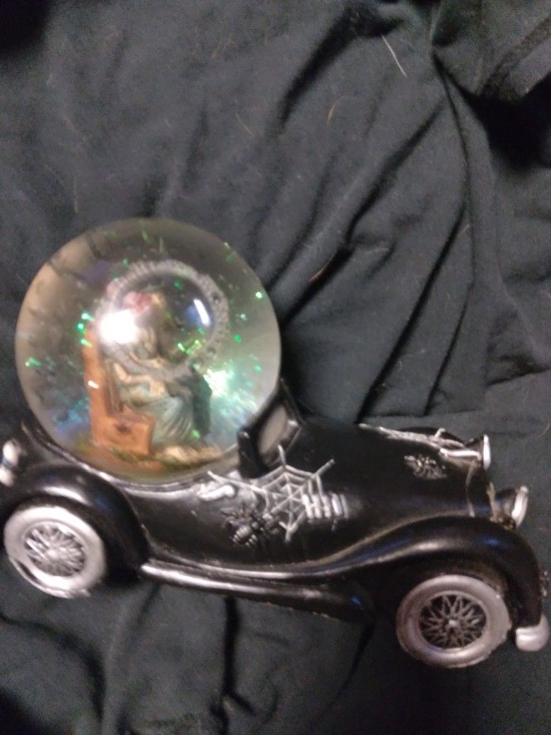 Halloween Snowball On Black Car With Spiders Also It Is A Music Box Play Wicked Old Witch It Is Roughly Nine Inches Long