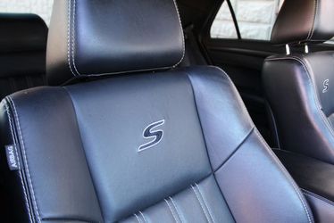 2016 Chrysler 300 Thumbnail