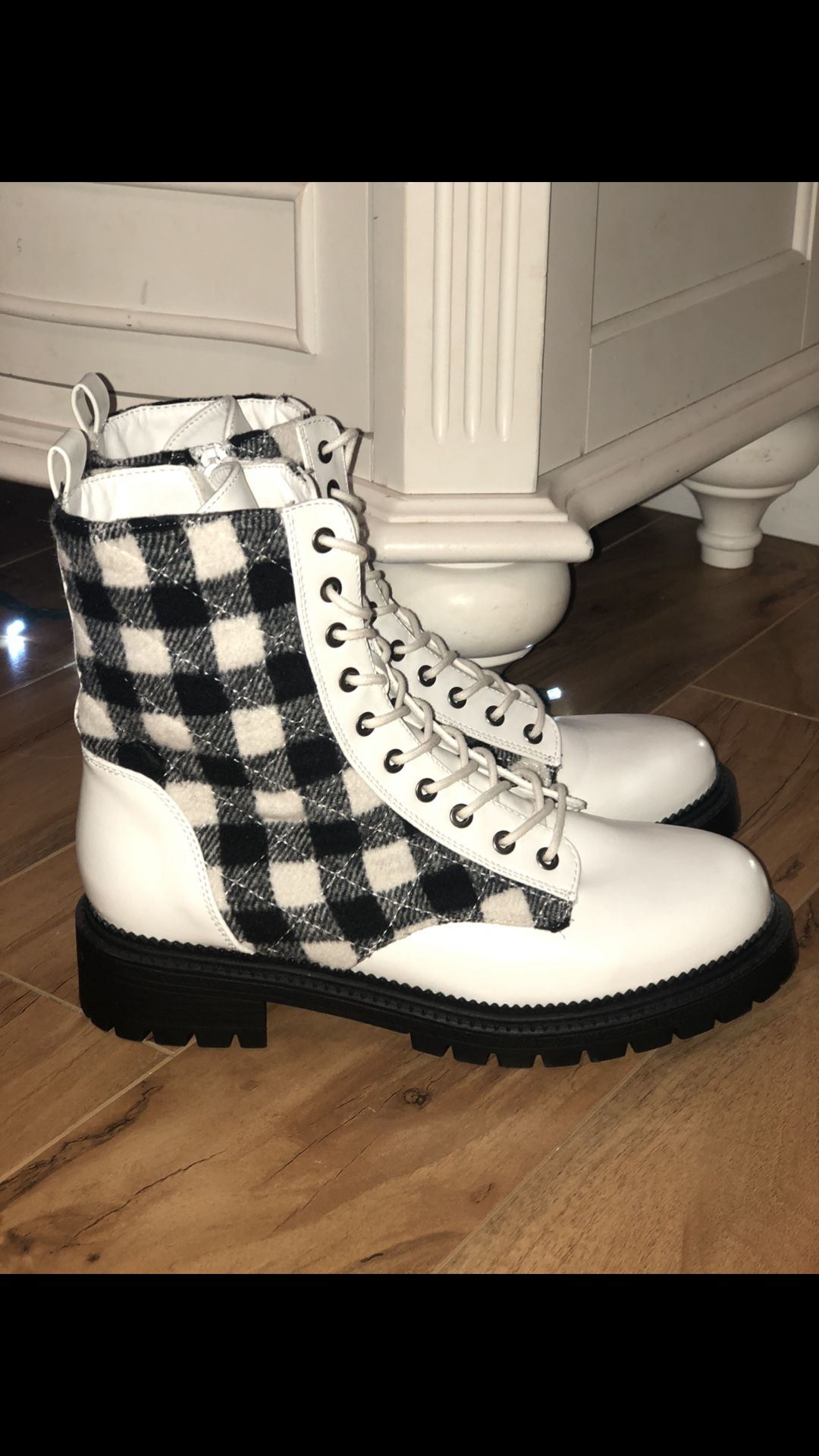White Boots, Size 8 Women