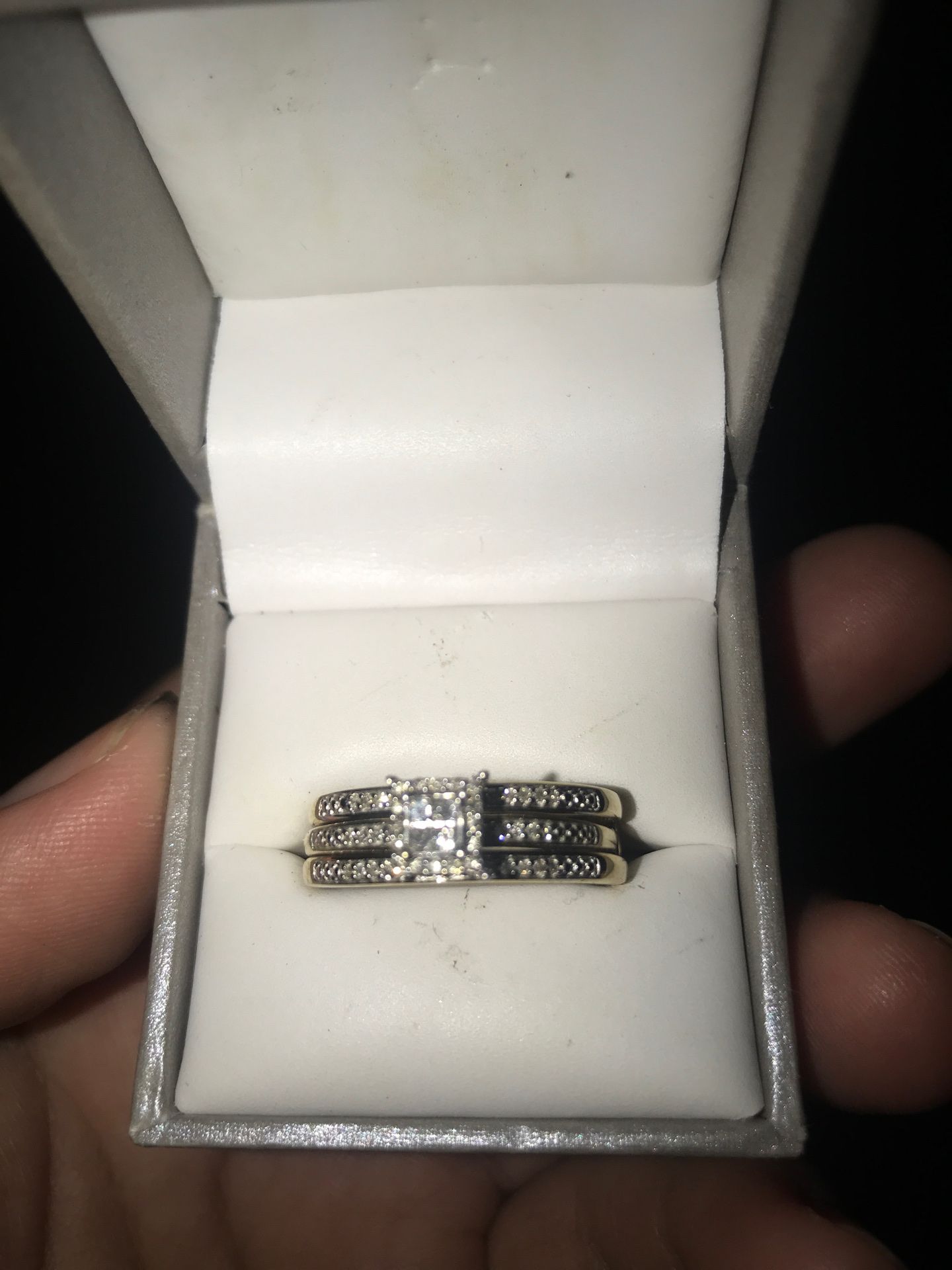 New in great condition Size 13 engagement and wedding band for Women