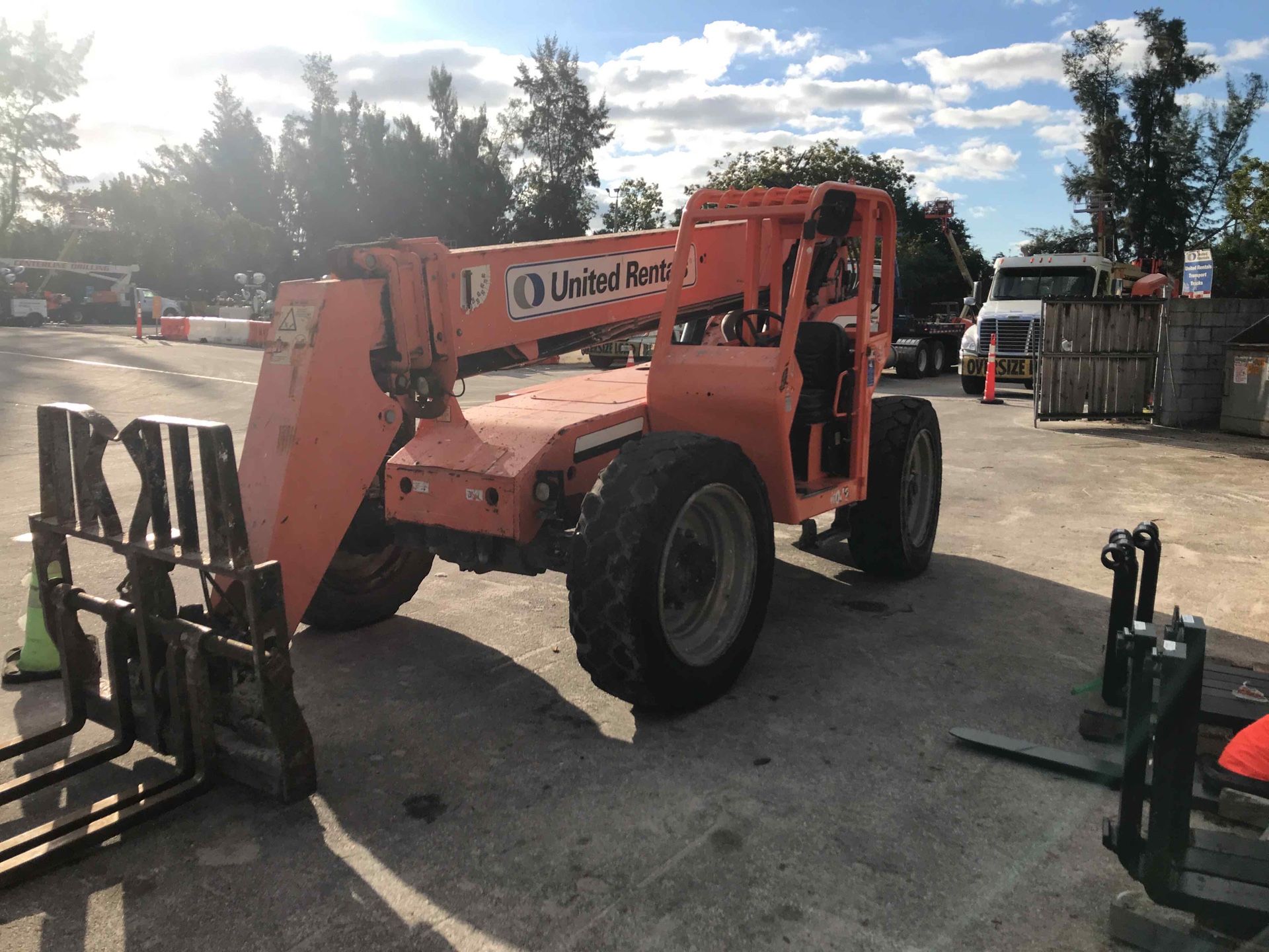 Forklift 6,000lbs Reach 42' - 2013 SkyTrak 6042
