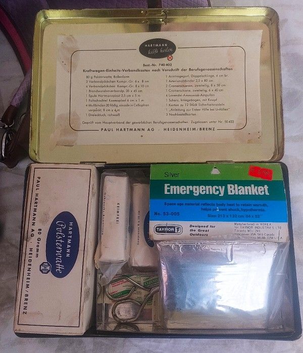 VINTAGE GERMAN KRAFTWAGEN-EINHEITSVERBANDKADTEN Hartmann first aid kit original first aid supplies equipment tin box is 24 x 14,5 xto