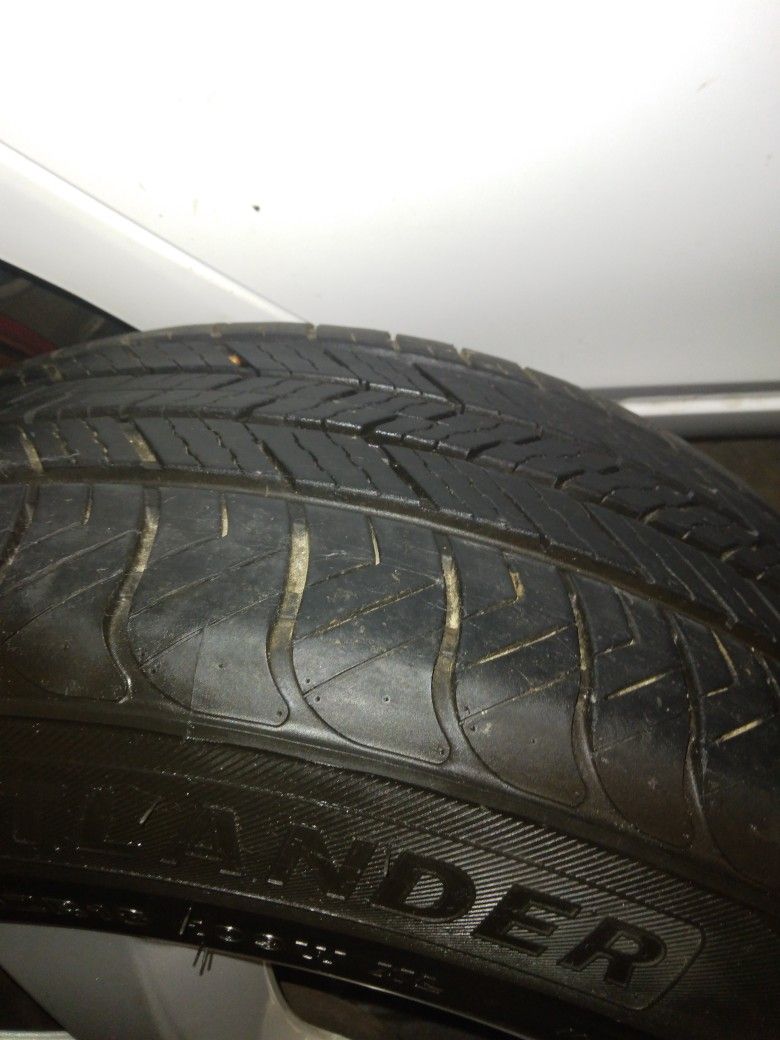 For Sale. Stocks/run flat 255/55ZR18 109w