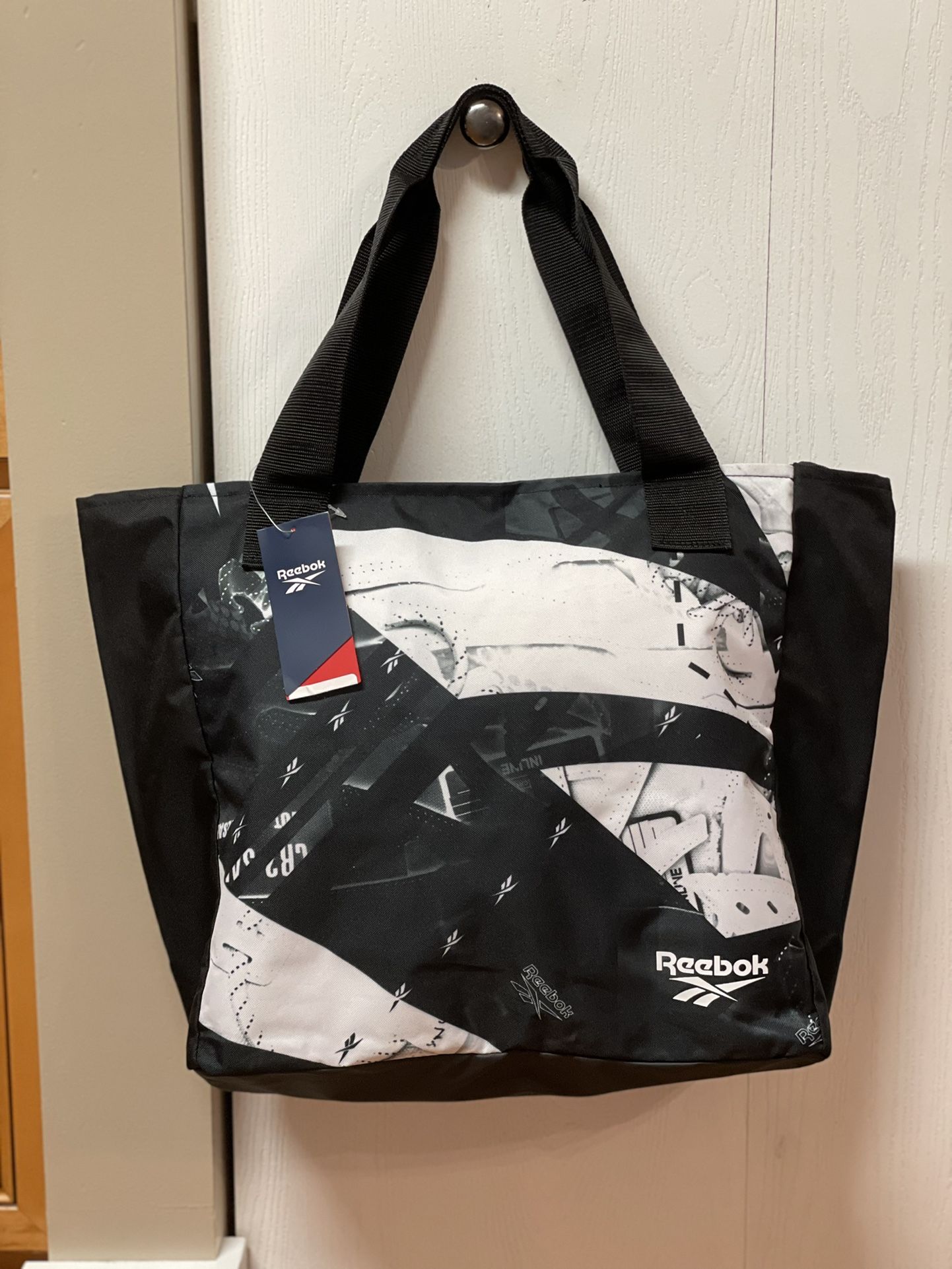Brand New Reebok Tote Bag/purse With Zipper