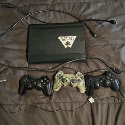 PS3 with 3 controlers, HDMI cable, Power cord and charging cord for controlers  Thumbnail