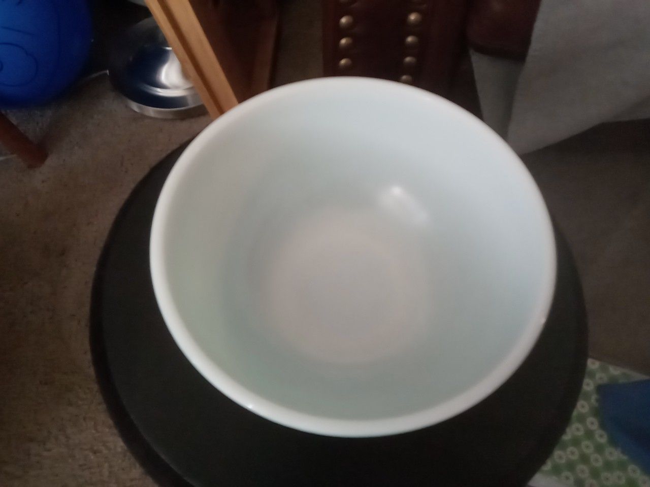 Vintage (1970s) Pyrex mixing bowl 9" x 5"
